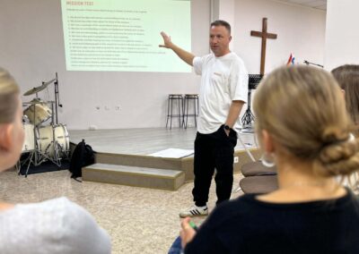 Vamos -lähetyskoulutus opetustilanne